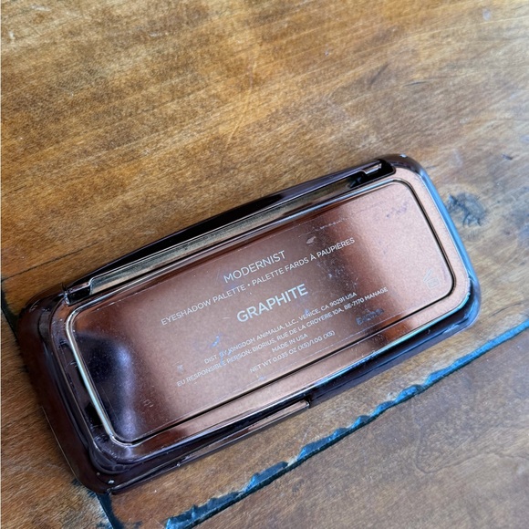 Hourglass Graphite Eyeshadow Palette - Picture 3 of 3